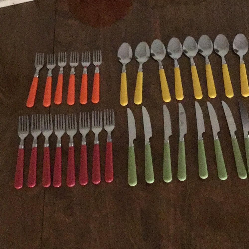 Colorful Cutlery Set Plastic Handles Stainless Steel